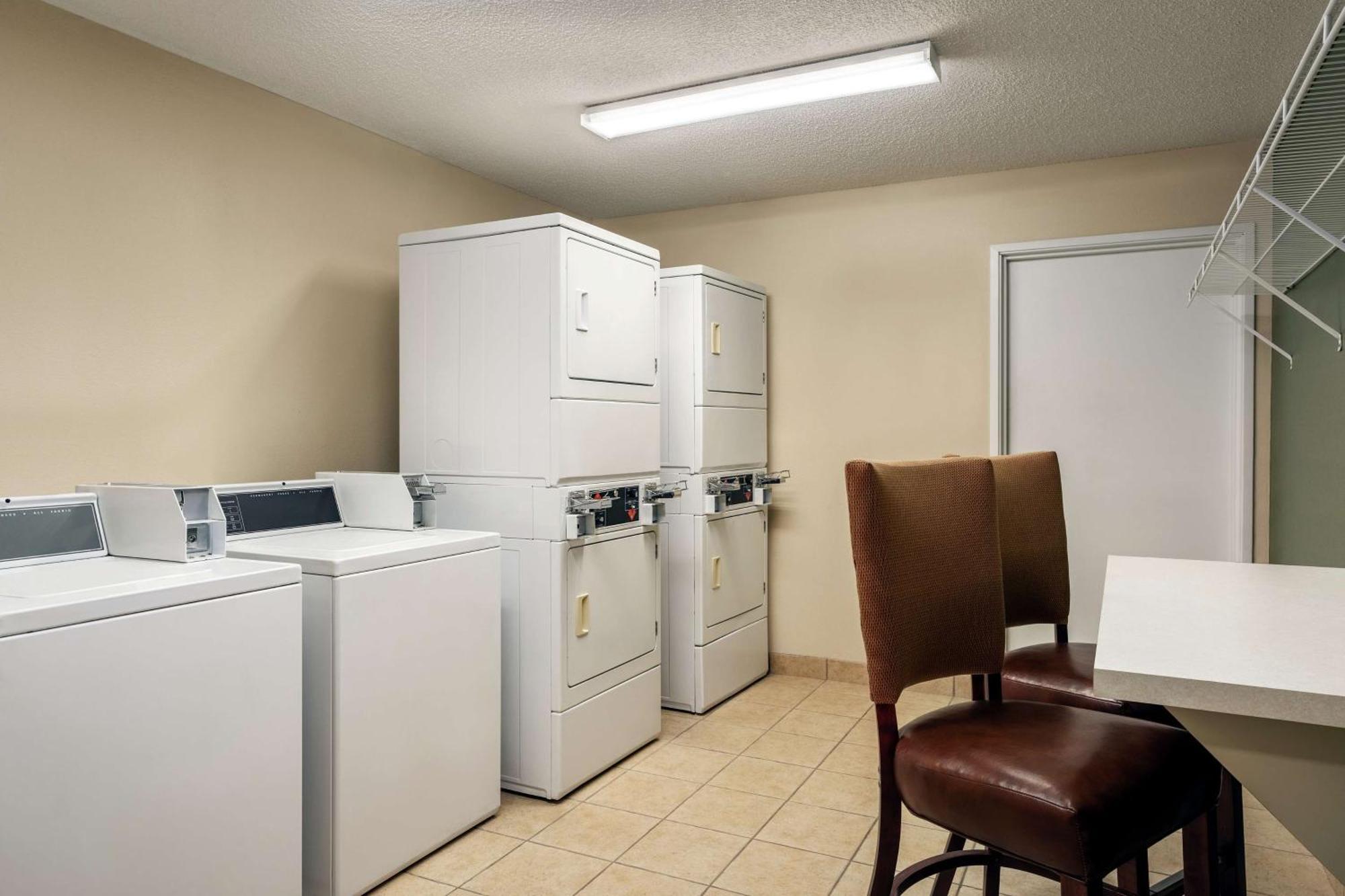 Homewood Suites By Hilton Erie Kearsarge Bagian luar foto