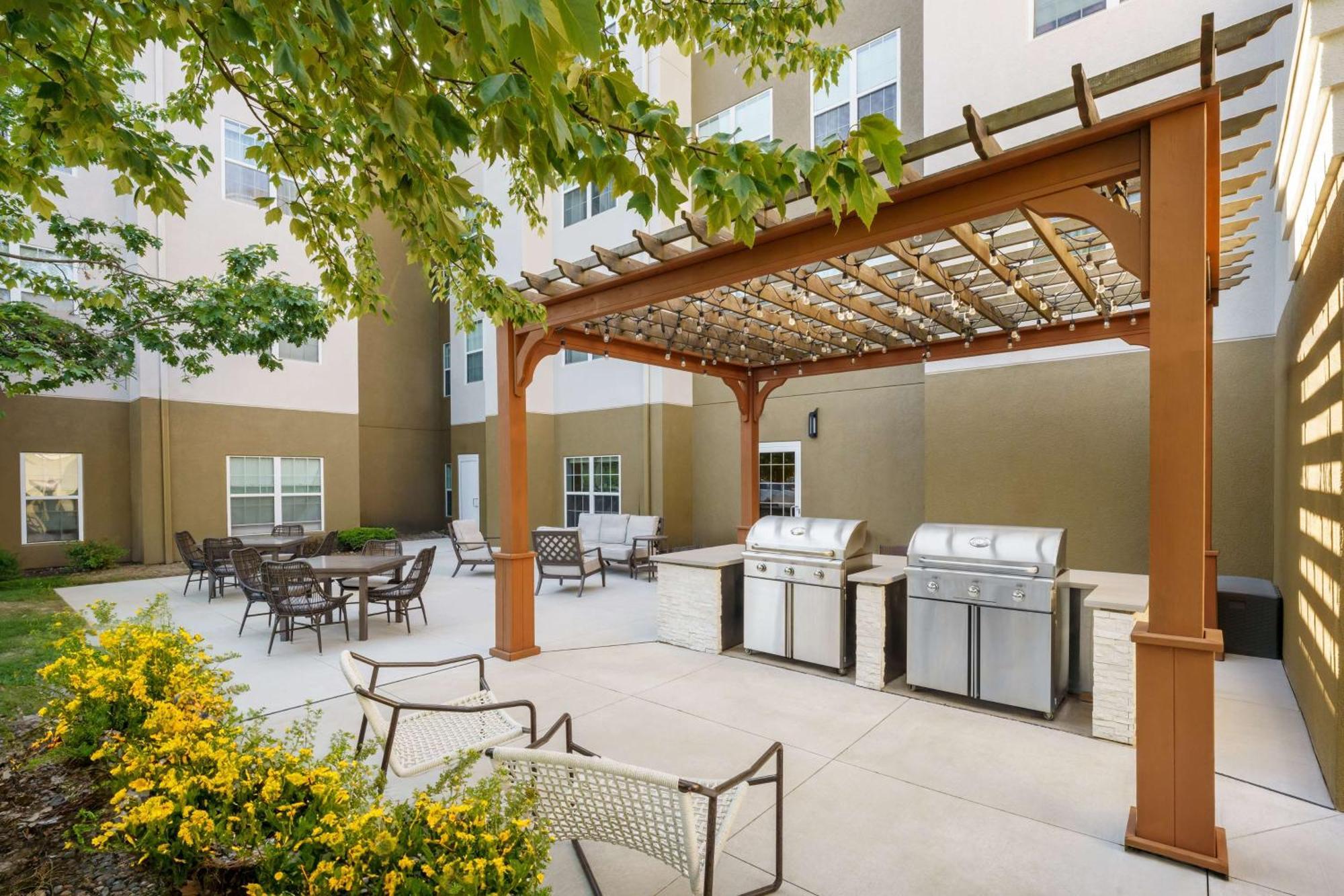 Homewood Suites By Hilton Erie Kearsarge Bagian luar foto